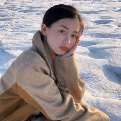 约人妻风骚轻熟女，撩起衣服舌吻摸奶，揉穴调情搞得想要，骑乘抽插大力猛操